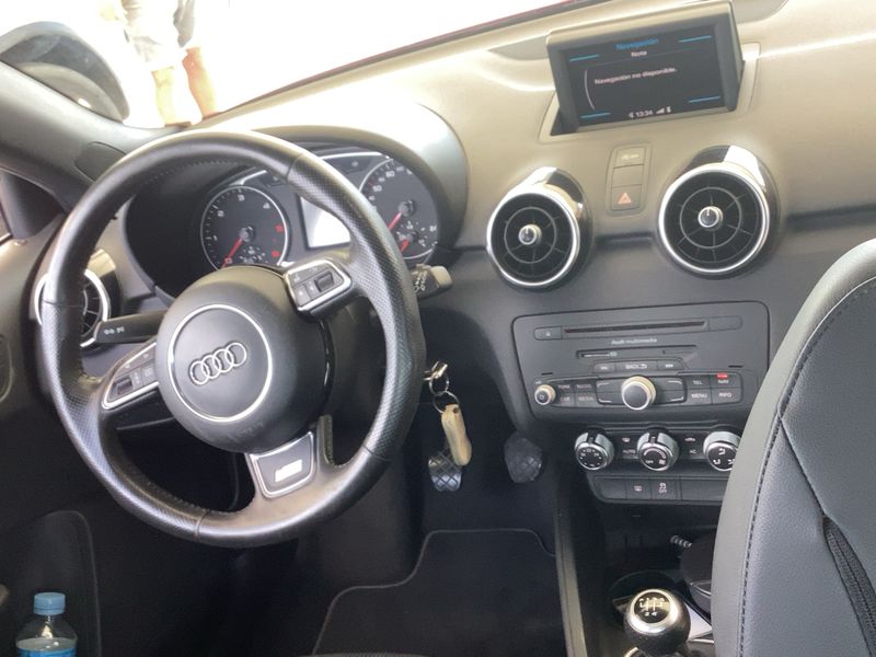 Audi A1 1.6 TDI Ambition — zdjęcie 12