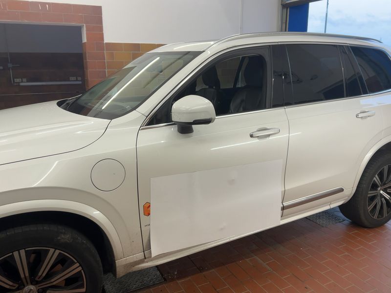 Volvo XC90 2.0 T8 Plug-in Hybrid Inscription AWD — zdjęcie 4