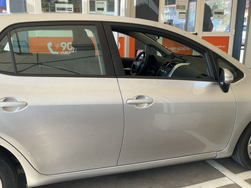 Toyota Auris 1.4 Turbodiesel Live 2010 – снимка 10