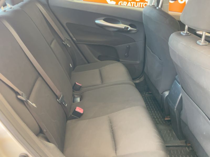 Toyota Auris 1.4 Turbodiesel Live 2010 – снимка 19