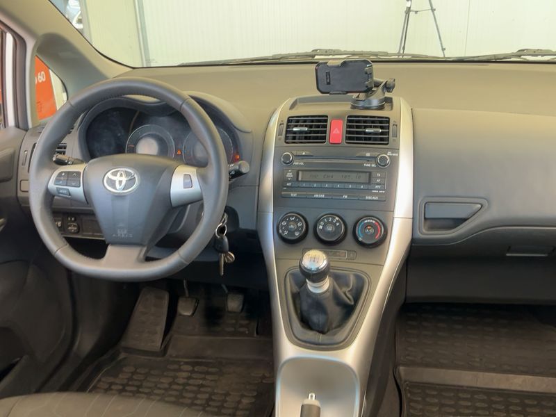 Toyota Auris 1.4 Turbodiesel Live 2010 – снимка 17