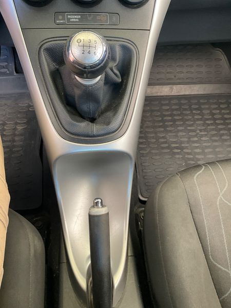 Toyota Auris 1.4 Turbodiesel Live 2010 – снимка 26