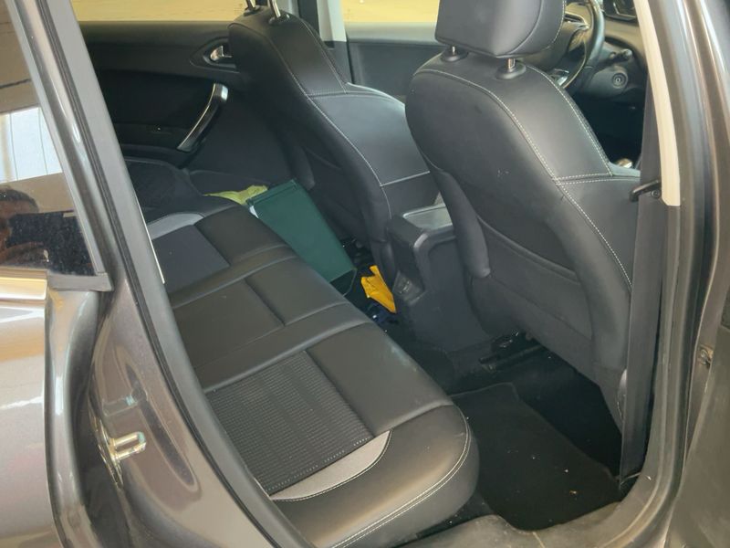 Peugeot 2008 1.6 e-HDi Allure — zdjęcie 14