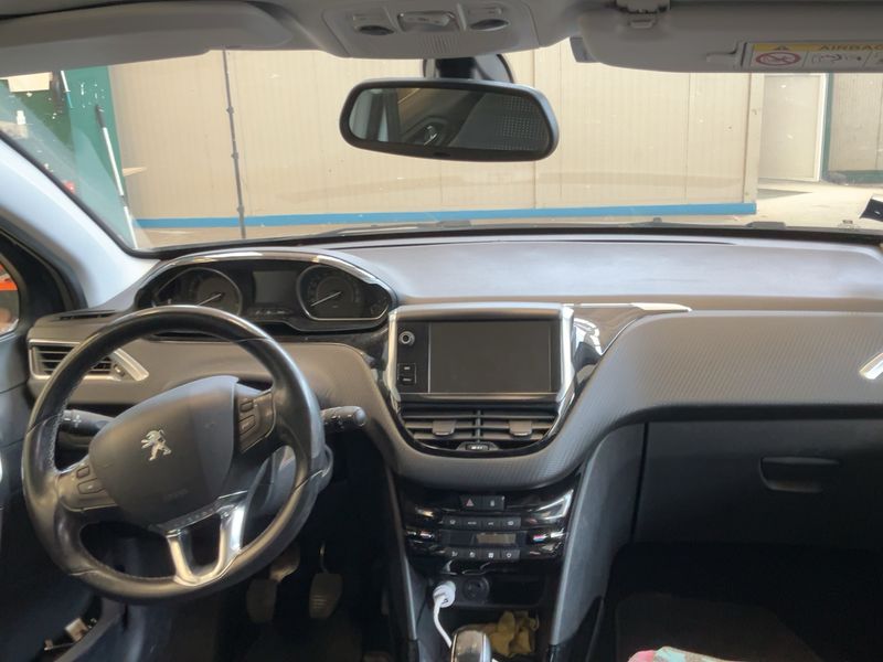 Peugeot 2008 1.6 e-HDi Allure — zdjęcie 12