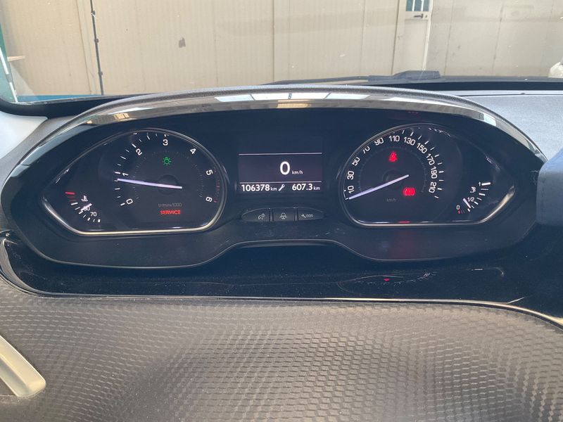 Peugeot 2008 1.6 e-HDi Allure — zdjęcie 13