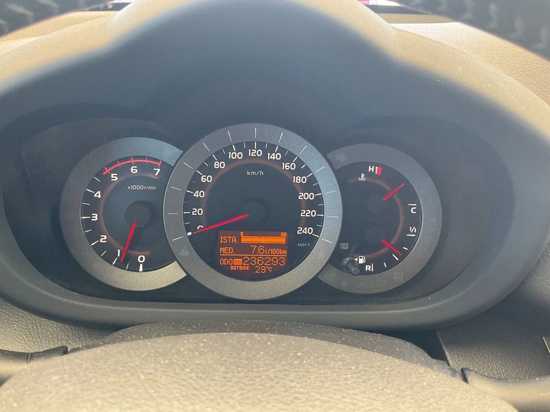 Toyota RAV 4 2.2 D-4D Crossover Exclusive — zdjęcie 13