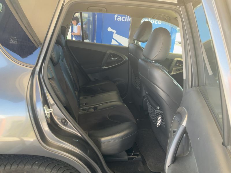 Toyota RAV 4 2.2 D-4D Crossover Exclusive — zdjęcie 14