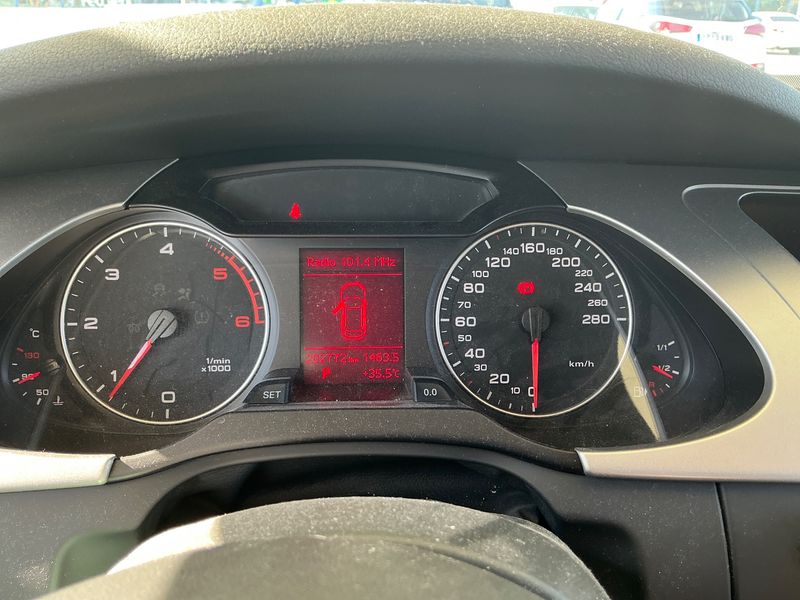 Audi A4 2.0 TDI — zdjęcie 13