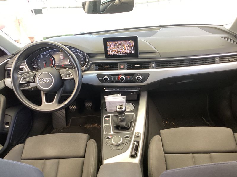 Audi A4 2.0 TDI Sport — zdjęcie 12