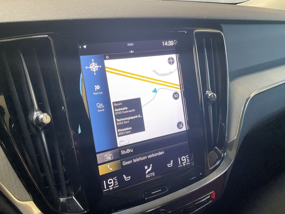Volvo V60 2020 — photo 25