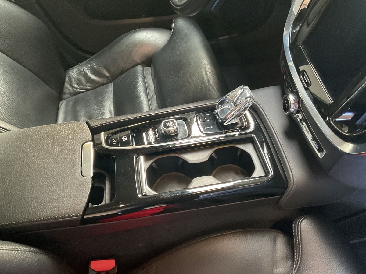 Volvo V60 2020 — photo 30