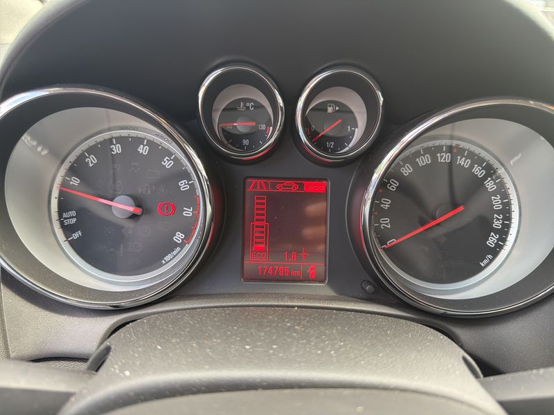 Opel Astra 1.4 Turbo Edition — zdjęcie 12