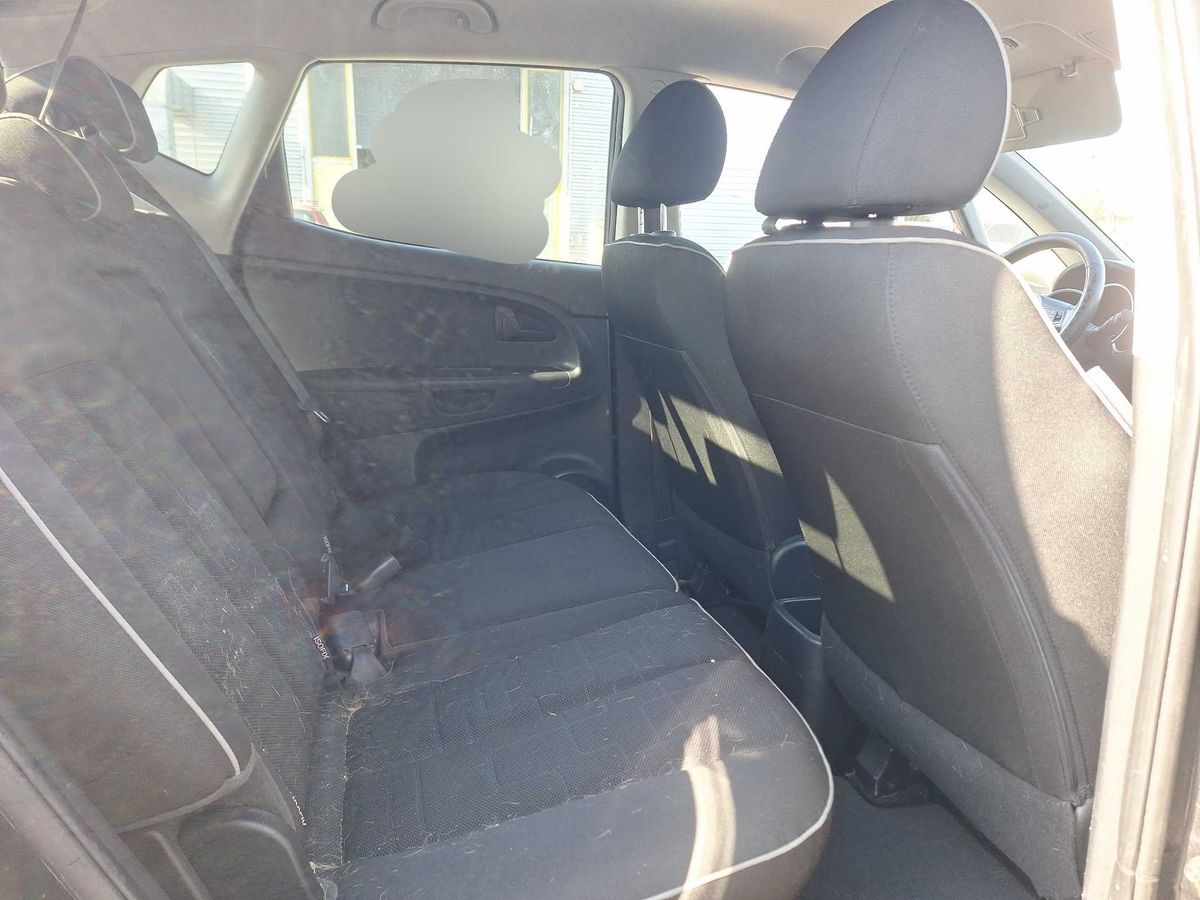 Kia Venga 2010 — photo 14