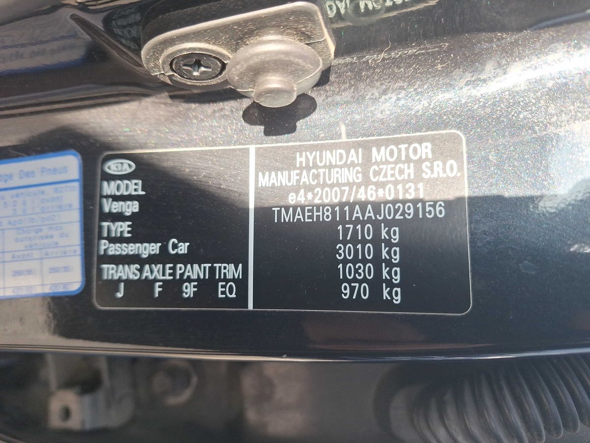 Kia Venga 2010 — photo 16