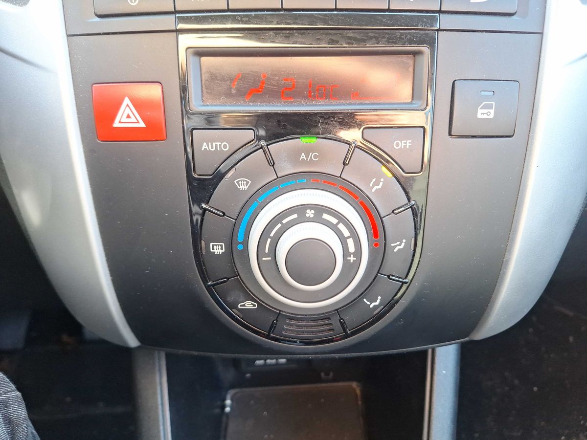 Kia Venga 2010 — photo 73