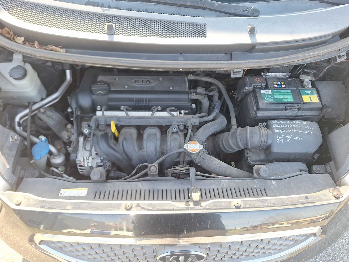Kia Venga 2010 — photo 9