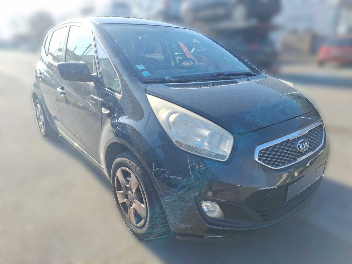 Kia Venga 2010 — photo 7