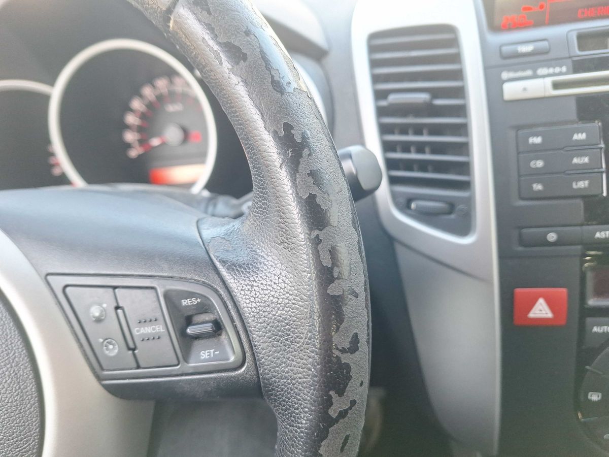 Kia Venga 2010 — photo 41