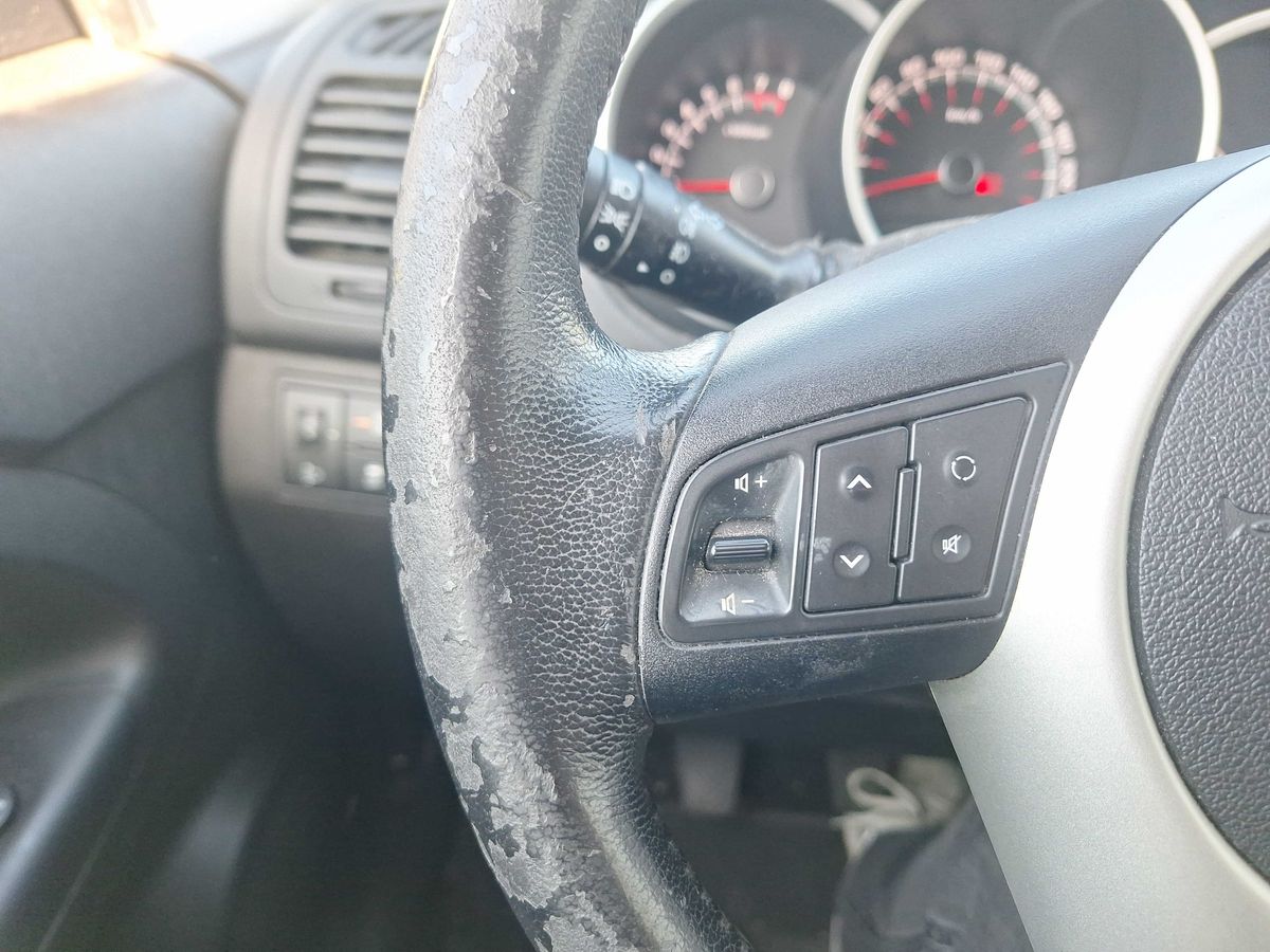 Kia Venga 2010 — photo 40