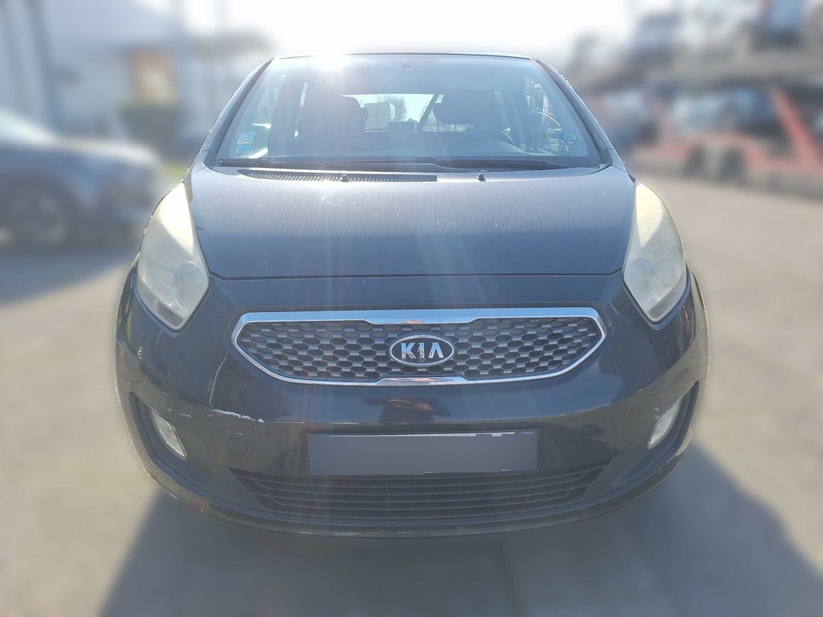 Kia Venga 2010 — photo 8