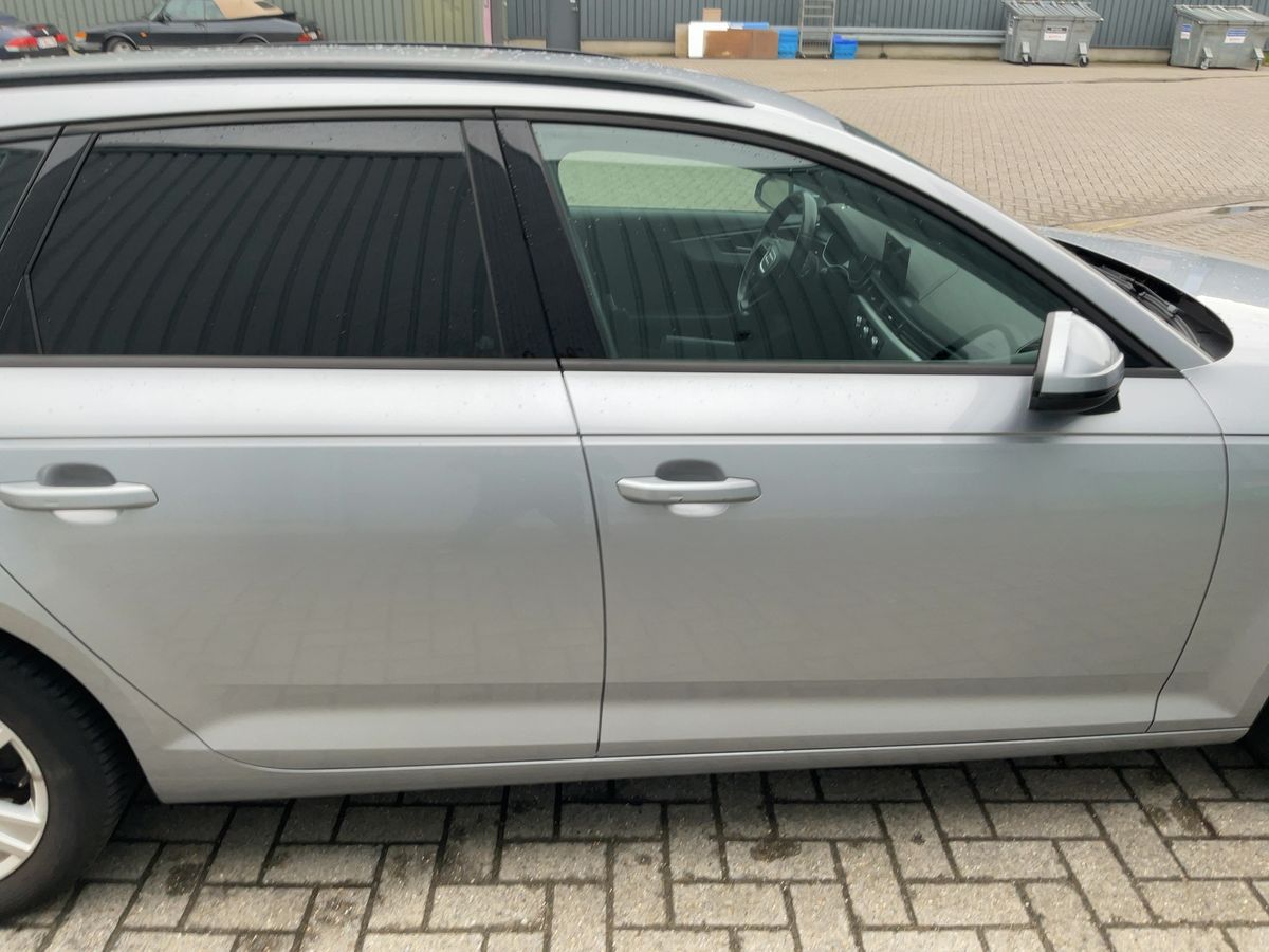 Audi A4 2018 — photo 11