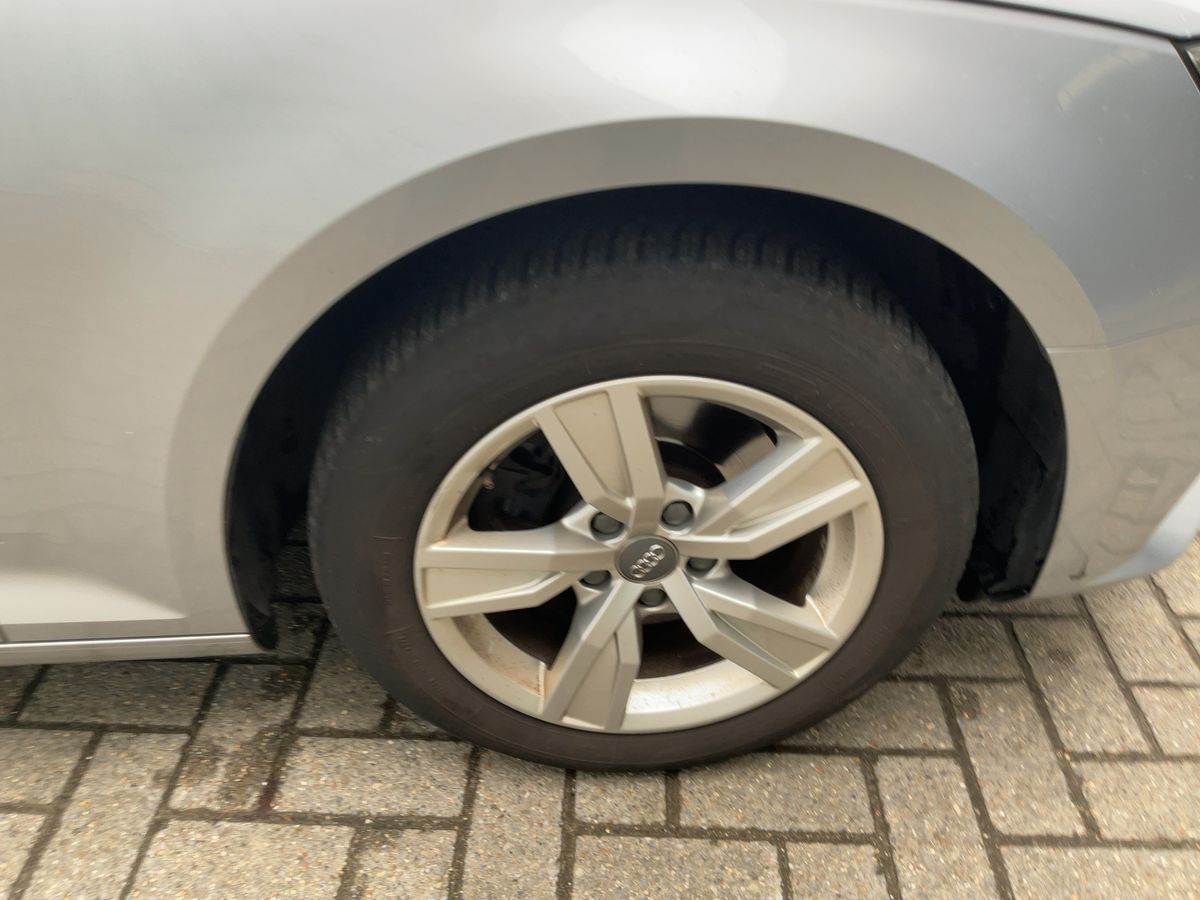 Audi A4 2018 — photo 12