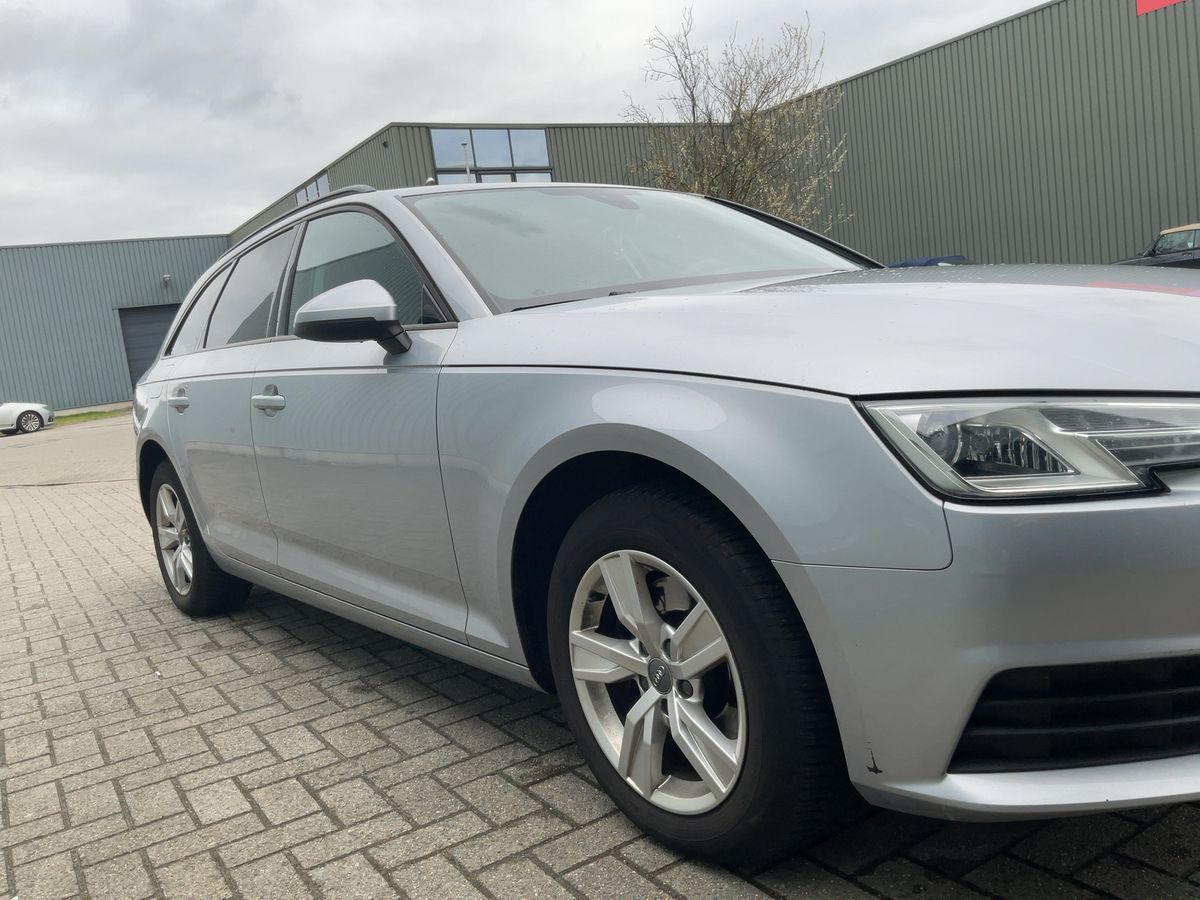Audi A4 2018 — photo 13