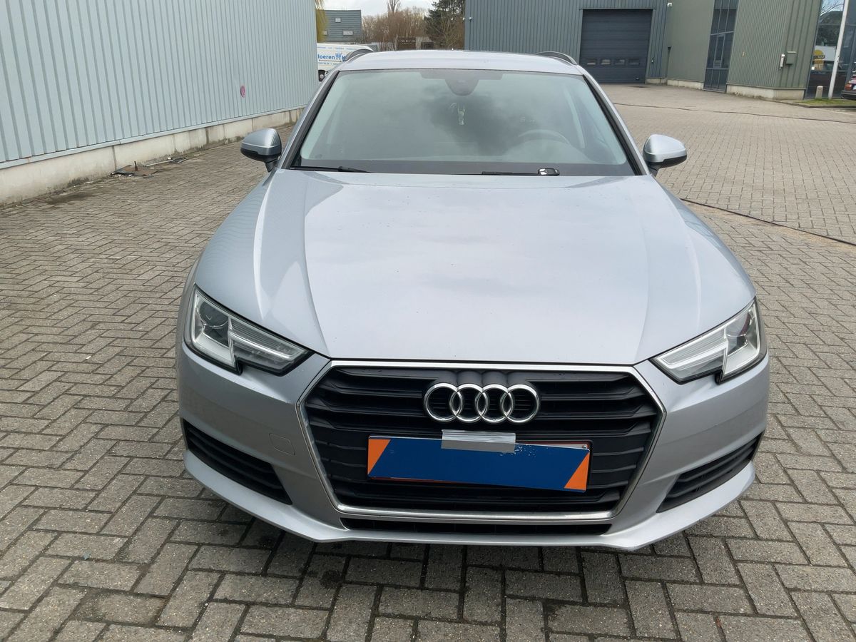 Audi A4 2018 — photo 15