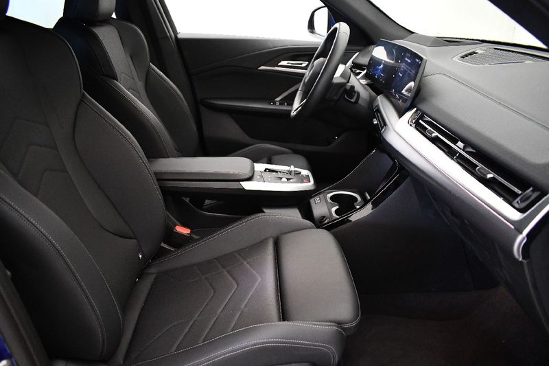 BMW iX2 eDrive20 M Sport — zdjęcie 10