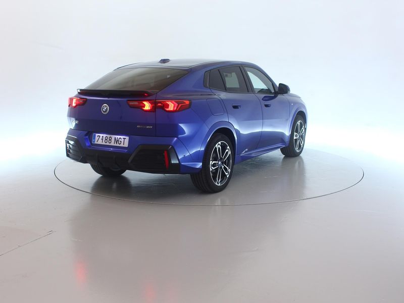 BMW iX2 eDrive20 M Sport — zdjęcie 4