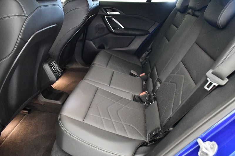 BMW iX2 eDrive20 M Sport — zdjęcie 13