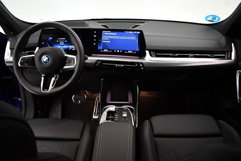 BMW iX2 eDrive20 M Sport — zdjęcie 11
