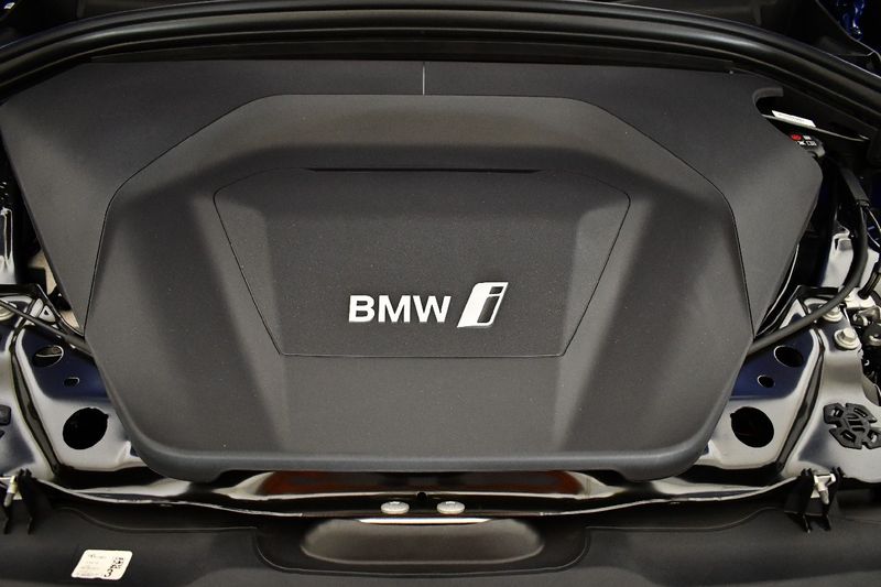 BMW iX2 eDrive20 M Sport — zdjęcie 8