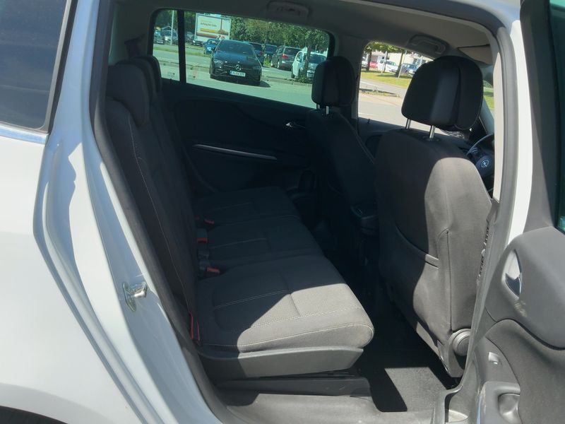Opel Zafira Tourer 2.0 CDTI Business Innovation — zdjęcie 14