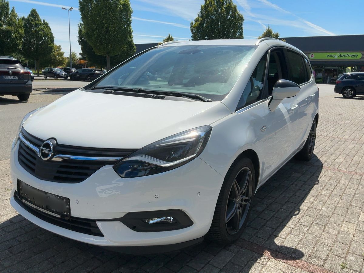 Opel Zafira 2019 — photo 1