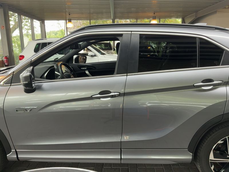 Mitsubishi Eclipse Cross 2.4 Plug-in Hybrid Top 4WD — zdjęcie 4