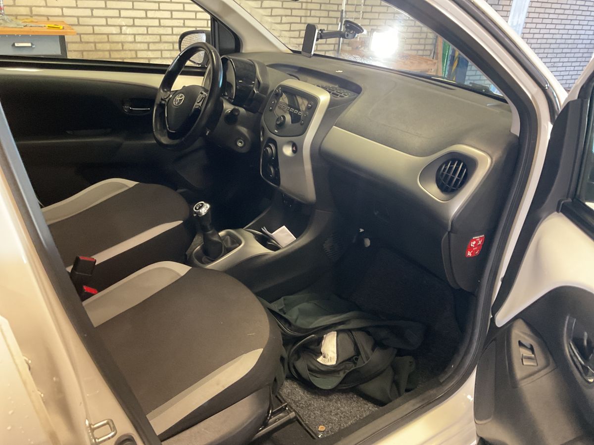 Toyota Aygo 2017 — photo 25
