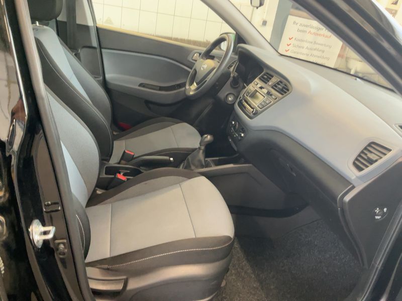 Hyundai i20 1.2 Classic — zdjęcie 11