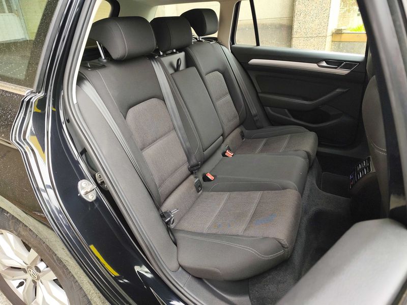 Volkswagen Passat 2.0 TDI Comfortline BlueMotion Tech — zdjęcie 14
