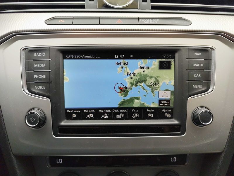 Volkswagen Passat 2.0 TDI Comfortline BlueMotion Tech — zdjęcie 13