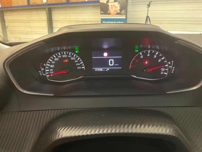 Peugeot 2008 1.2 PureTech Active Pack — zdjęcie 13