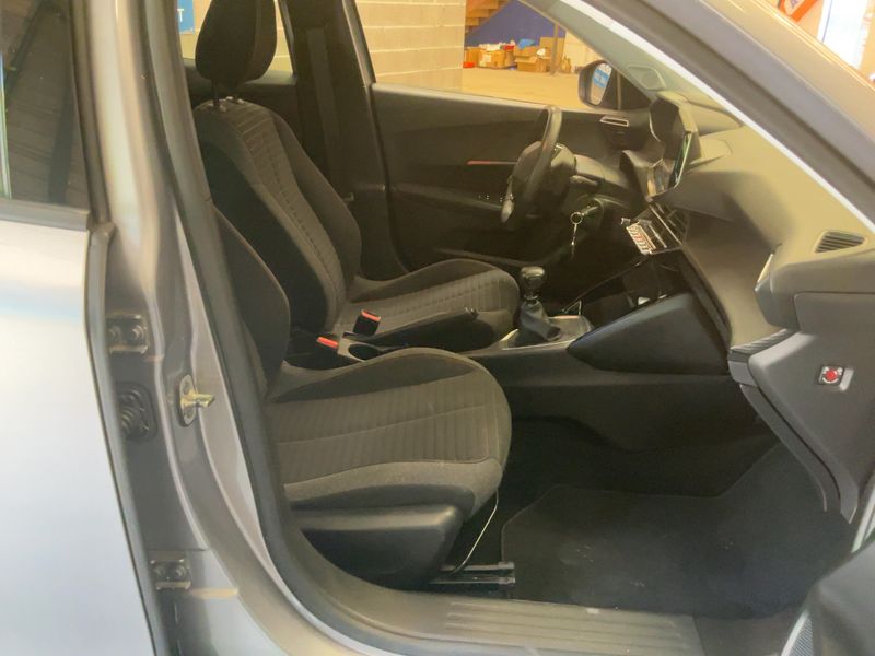 Peugeot 2008 1.2 PureTech Active Pack — zdjęcie 11