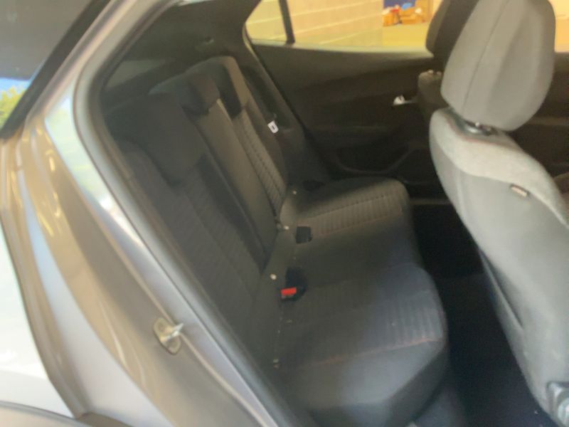 Peugeot 2008 1.2 PureTech Active Pack — zdjęcie 14