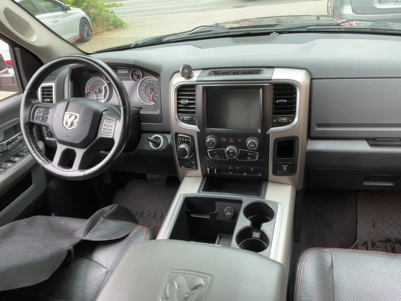 Dodge Ram 1500 5.7 V8 4x4 — zdjęcie 12