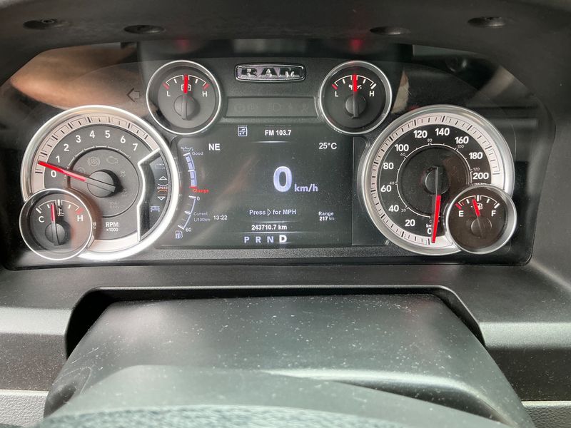 Dodge Ram 1500 5.7 V8 4x4 — zdjęcie 13