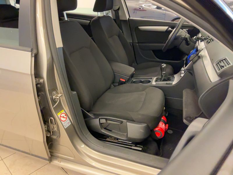 Volkswagen Passat 2.0 TDI Trendline BlueMotion Tech 2012 – снимка 17