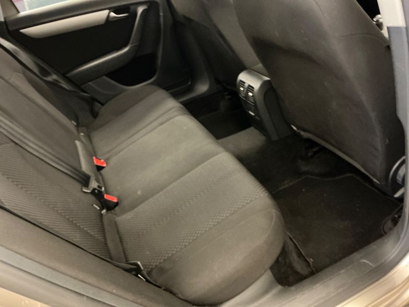 Volkswagen Passat 2.0 TDI Trendline BlueMotion Tech 2012 – снимка 35