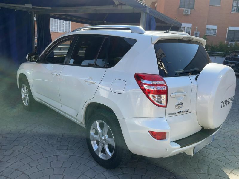 Toyota RAV 4 2.2 D-4D Executive — zdjęcie 3