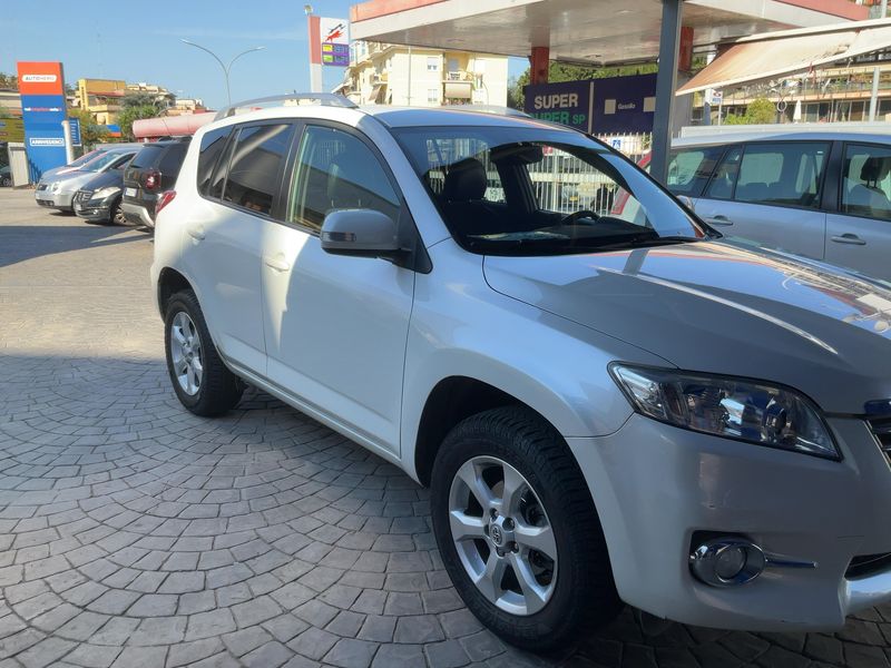 Toyota RAV 4 2.2 D-4D Executive — zdjęcie 8