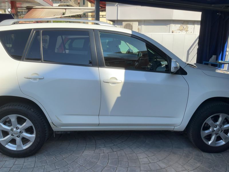 Toyota RAV 4 2.2 D-4D Executive — zdjęcie 7